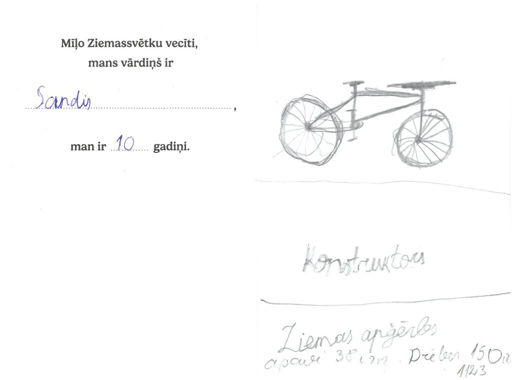 Sandis sapņo par konstruktoru un drēbēm vai velosipēdu.