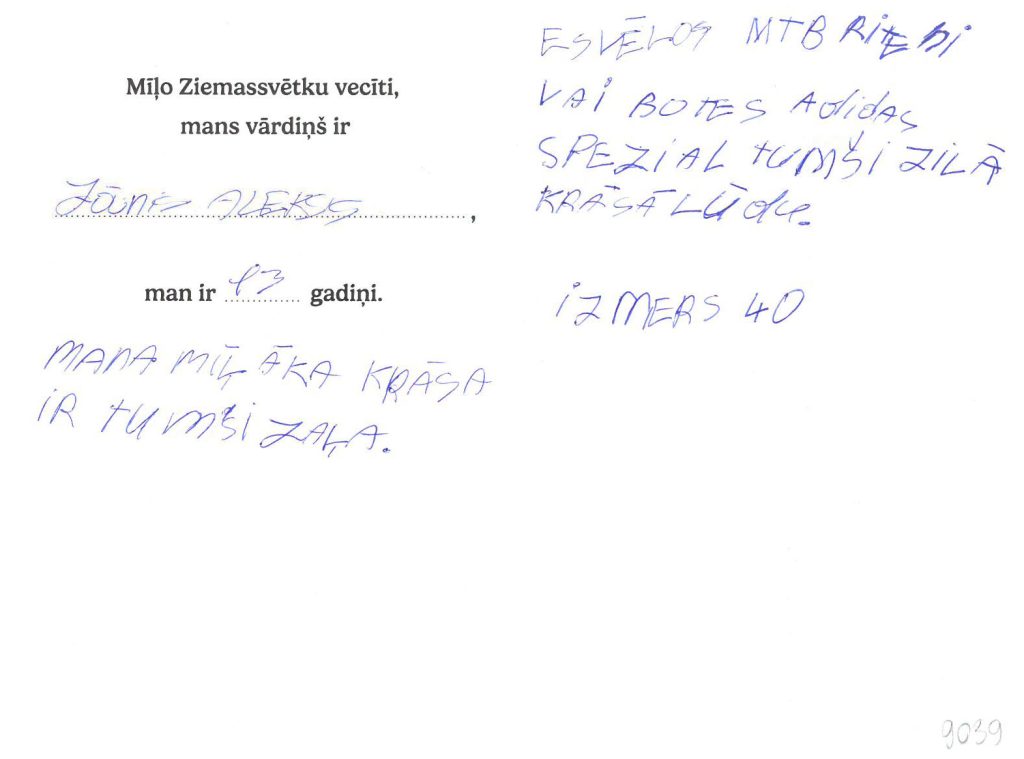 Jānis sapņo par Adidas botām vai riteni.